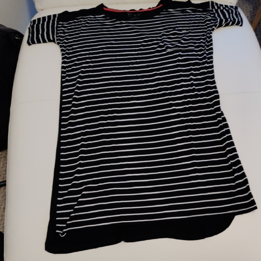 Nicole Miller M Black and White Striped T-Shirt